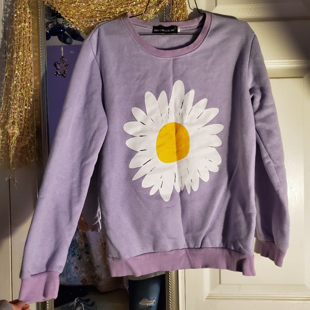 Lavender daisy sweat shirt
